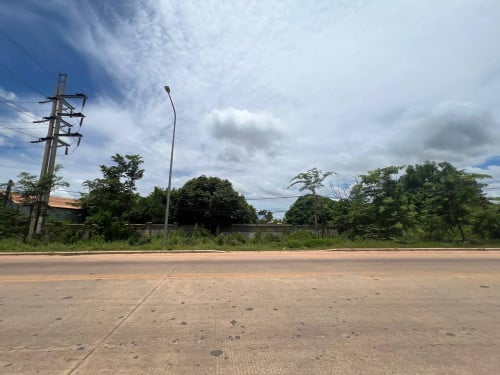 ដីសម្រាប់លក់ ផ្លូវក្រវ៉ាត់ក្រុង ខេត្តសៀមរាម ផ្លូវធំ