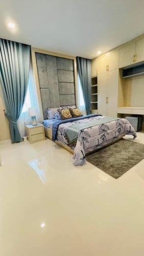 ផ្ទះលក់នៅមរកតសែនសុខ 2ជាន់ បន្ទប់គេង4 បន្ទប់ទឹក5