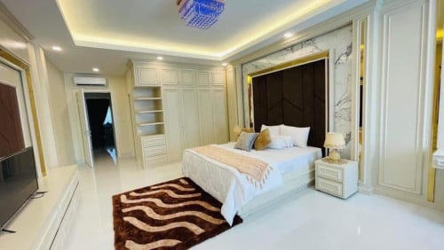 ផ្ទះលក់នៅមរកតសែនសុខ 2ជាន់ បន្ទប់គេង4 បន្ទប់ទឹក5
