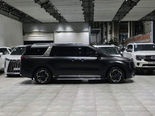 មួយទឹកដូចថ្មី2025 KIA CARNIVAL នៅធានាពេញពីក្រុមហ៊ុន​ ទេីបប្រេីបាន16381គីឡូប៉ុណ្ណោះ