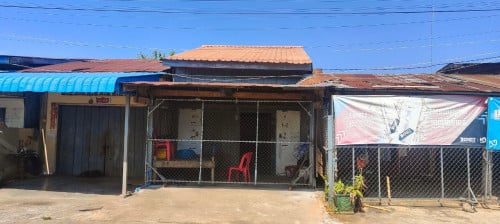 ផ្ទះលក់បន្ទាន់ ទំហំផ្ទះ(៤.១x១២ម) ដី(៤.១x២៥ម៉ែត្រ)  ស្ថិតនៅផ្លូវចូលបេនឡាន១៥០ម៉ែត្រ