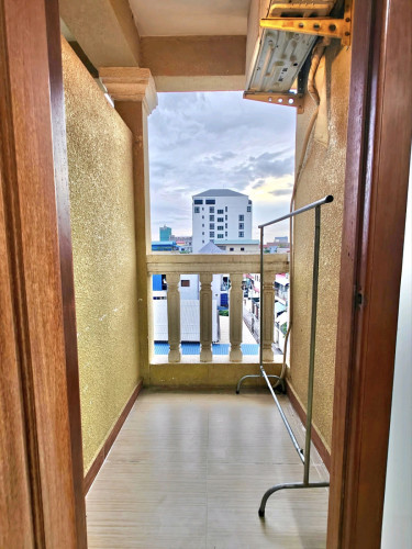 5 min from Russia market studio room