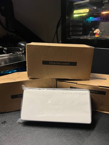 8-Port 10/100/1000Mbps Switch