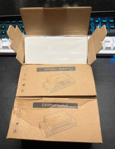 8-Port 10/100/1000Mbps Switch