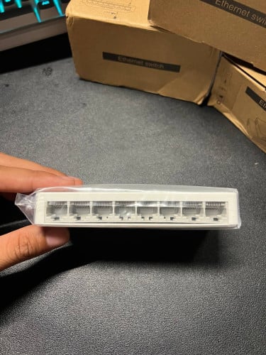 8-Port 10/100/1000Mbps Switch