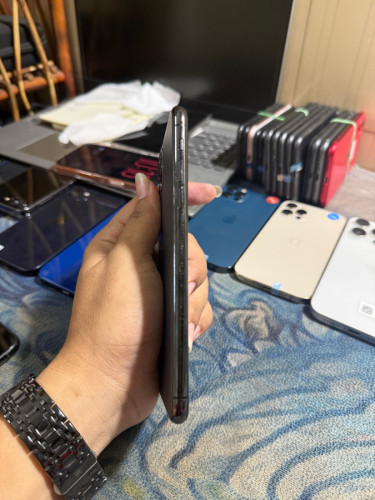 iPhone 11 Pro Max 64G សំណុំសុីន លក់175$
