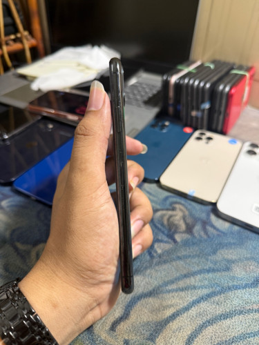 iPhone 11 Pro Max 64G សំណុំសុីន លក់175$