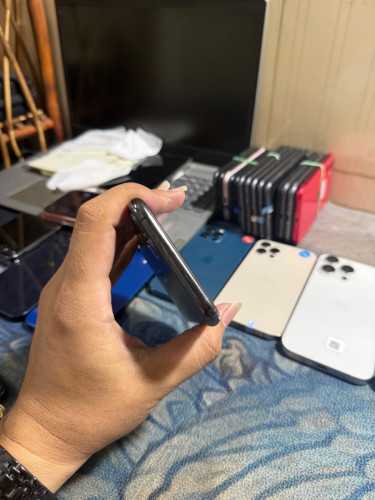 iPhone 11 Pro Max 64G សំណុំសុីន លក់175$