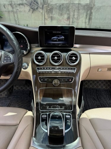 Mercedes Benz C300 4Matice ឆ្នាំ 2015 ធានាឡានស្អាត តម្លៃចរចារ
