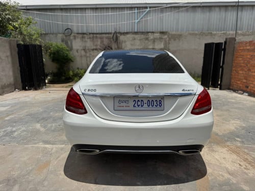 Mercedes Benz C300 4Matice ឆ្នាំ 2015 ធានាឡានស្អាត តម្លៃចរចារ