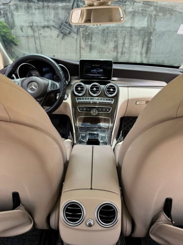 Mercedes Benz C300 4Matice ឆ្នាំ 2015 ធានាឡានស្អាត តម្លៃចរចារ