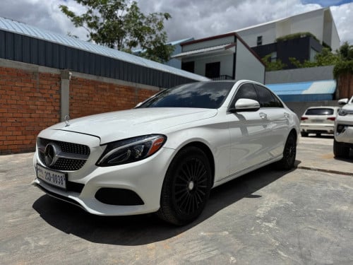 Mercedes Benz C300 4Matice ឆ្នាំ 2015 ធានាឡានស្អាត