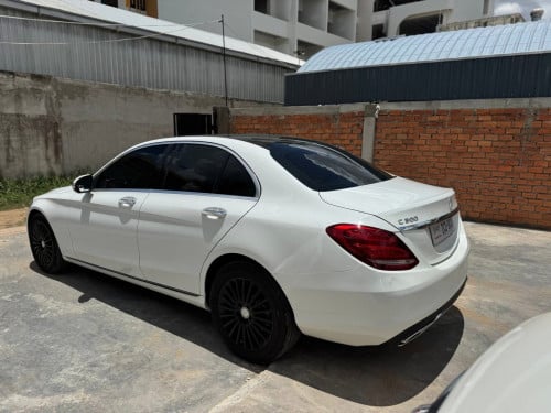 Mercedes Benz C300 4Matice ឆ្នាំ 2015 ធានាឡានស្អាត