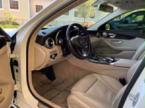 Mercedes Benz C300 4Matice ឆ្នាំ 2015 ធានាឡានស្អាត