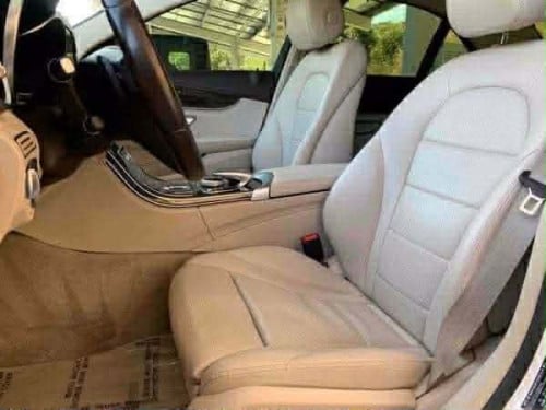 Mercedes Benz C300 4Matice ឆ្នាំ 2015 ធានាឡានស្អាត