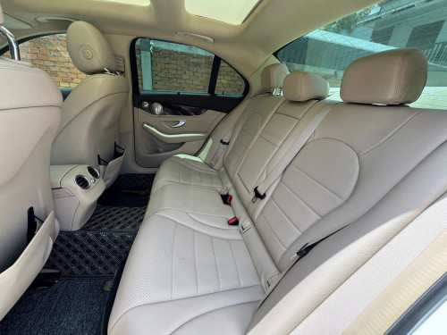 Mercedes Benz C300 4Matice ឆ្នាំ 2015 ធានាឡានស្អាត តម្លៃចរចារ