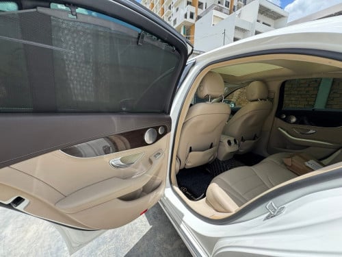 Mercedes Benz C300 4Matice ឆ្នាំ 2015 ធានាឡានស្អាត តម្លៃចរចារ