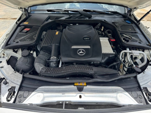 Mercedes Benz C300 4Matice ឆ្នាំ 2015 ធានាឡានស្អាត តម្លៃចរចារ