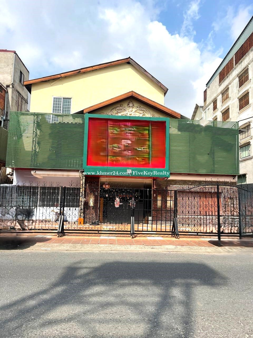 Commercial Business Villa For Rent in BKK Area on Commercial Road.