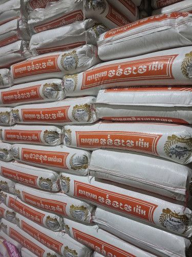 ស៊ីងហាក់លក់អង្ករបោះដុំ