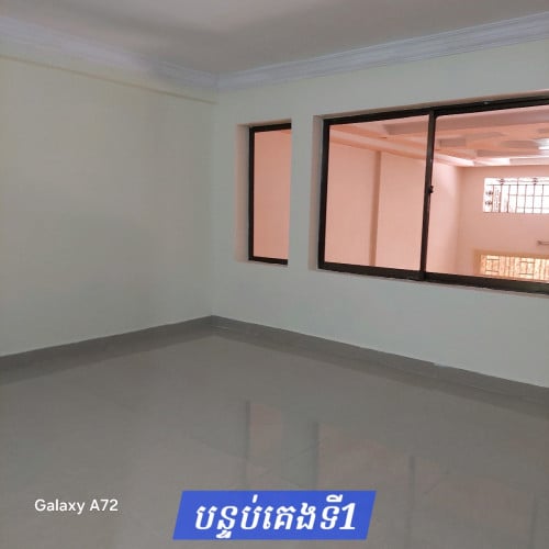 ផ្ទះល្វែងនៅជិតផ្សារត្រពាំងថ្លឹង