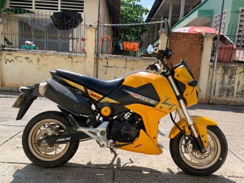 ម៉ូតូលក់​