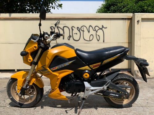 ម៉ូតូលក់​