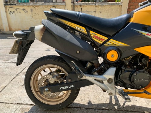 ម៉ូតូលក់​