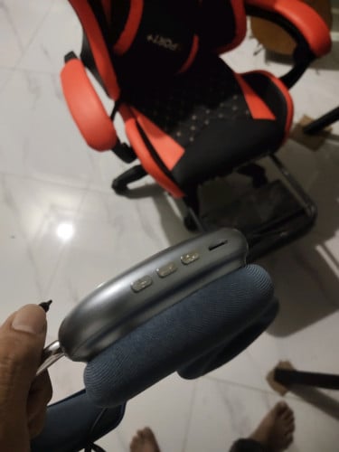 កាស resale ប្លូធូ ក៏បាន ដោយខ្សែរ ក៏បាន  នៅស្អាត 99% ទិញមកអត់ស្តាប់បានតែ 4 ដងគត់ សំលេងអេមបុកបាស