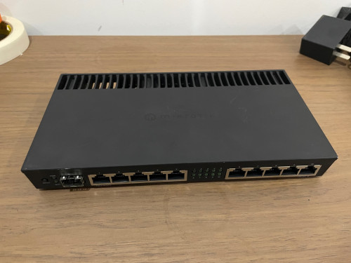 MikroTik RB4011 Series តម្លៃក្រោមទីផ្សារ $90