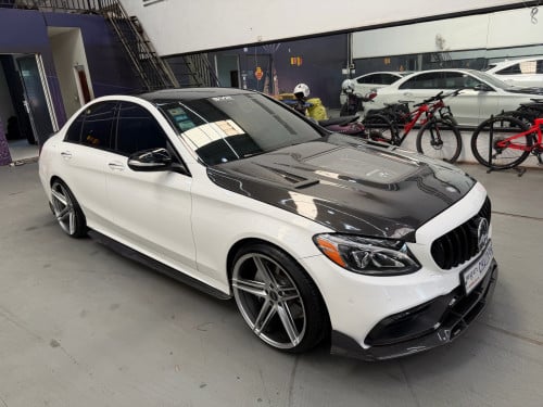2015 Mercedes-Benz C300 AMG ឡានលេងហេីយស្រាប់