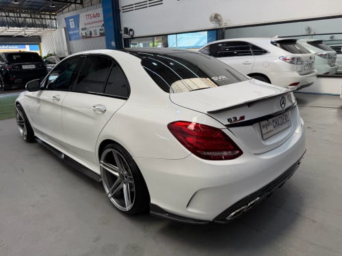 2015 Mercedes-Benz C300 AMG ឡានលេងហេីយស្រាប់