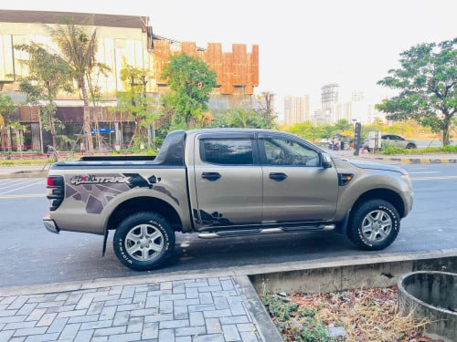 Ford XLT 2015 ម៉ាសុីនធំ ឡានខ្ចី លក់ប្រញាប់លុយ