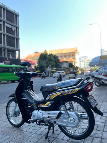 Honda dream 2018 1680$ ឆាតជាមួយហាង👉https://t.me/senghengmotor090