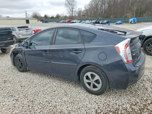 Prius 2015 Option 4 JBL ឡានមកតាមផ្លូវ