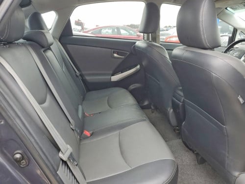 Prius 2015 Option 4 JBL ឡានមកតាមផ្លូវ