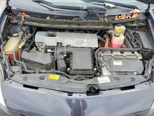 Prius 2015 Option 4 JBL ឡានមកតាមផ្លូវ