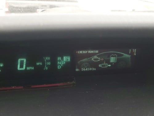 Prius 2015 Option 4 JBL ឡានមកតាមផ្លូវ