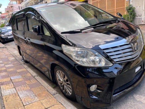 Toyota alphard 2010 with FULL INSURANCE