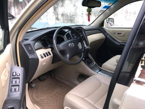 Toyota​ Hilander year 2001-2005 Including Full Insurance
