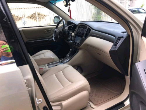 Toyota​ Hilander year 2001-2005 Including Full Insurance