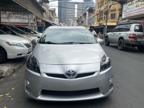 Urgent sale Toyota Prius 2011 option3 new tax paper