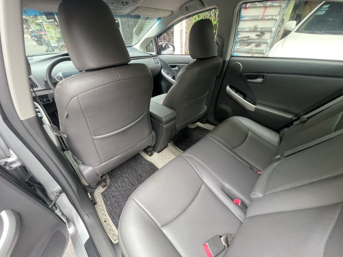 Urgent sale Toyota Prius 2011 option3 new tax paper