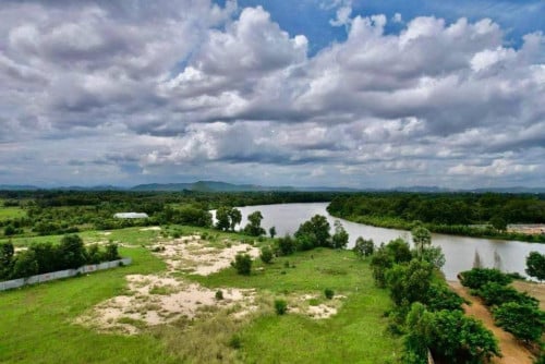 ដីលក់ជាប់ព្រែកទឹកឈូ កំពត
