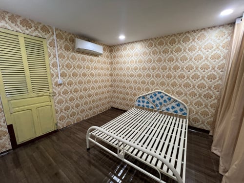 ផ្ទះសម្រាប់ជួលបន្ទាន់នៅជាន់ទី2 នៅកណ្តាលទីក្រុងនៅម្តុំផ្សារចាស់