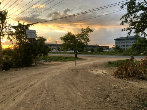 国道4号沿线土地出租，位于贡不至金边高速公路旁。ដីផ្លូវជាតិលេខ4 ក្បែរផ្លូវល្បឿនលឿន កំពុងស្ពឺ-ភ្នំពេញ សម្រាប់ជួល