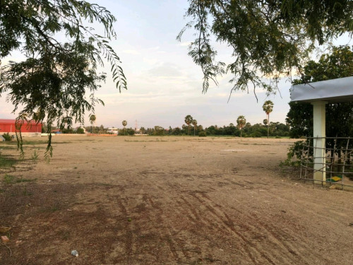 国道4号沿线土地出租，位于贡不至金边高速公路旁。ដីផ្លូវជាតិលេខ4 ក្បែរផ្លូវល្បឿនលឿន កំពុងស្ពឺ-ភ្នំពេញ សម្រាប់ជួល
