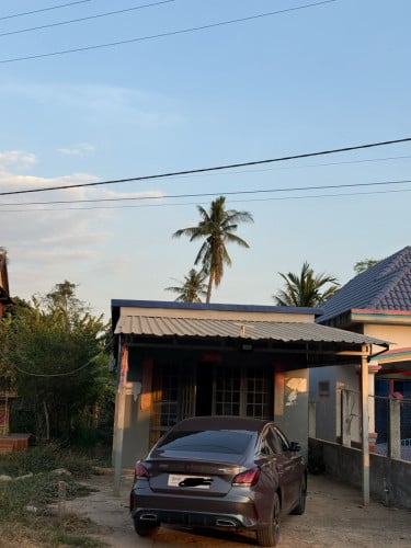 ផ្ទះសល់ដីក្រេាយ50ម៉ែត្រ