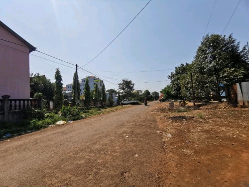 ដីលក់ 5m×45m តម្លៃល្អ ទីតាំងល្អ ស្ថិតនៅកណ្ដាលក្រុង ទីប្រជុំជន ល្អសម្រាប់ប្រកបរបរ លក់ដូរ ឬអាជីវកម្ម ល