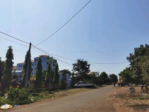 ដីលក់ 5m×45m តម្លៃល្អ ទីតាំងល្អ ស្ថិតនៅកណ្ដាលក្រុង ទីប្រជុំជន ល្អសម្រាប់ប្រកបរបរ លក់ដូរ ឬអាជីវកម្ម ល